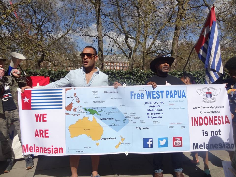 Benny Wenda holding a Pacific solidarity banner for West Papua with former PNG National Rugby League Captain, Paul Aiton 