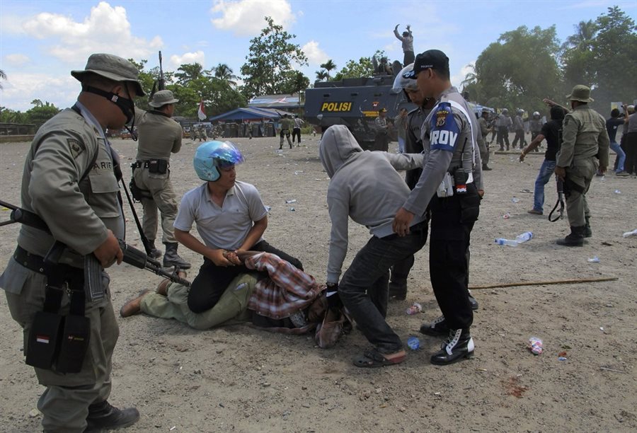 Armed Indonesian police arresting and brutalising Papuans